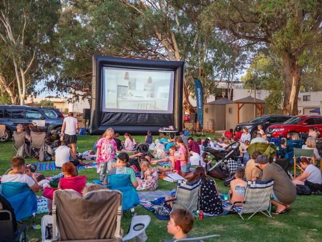 Vine & Dine - Moonlight Cinema